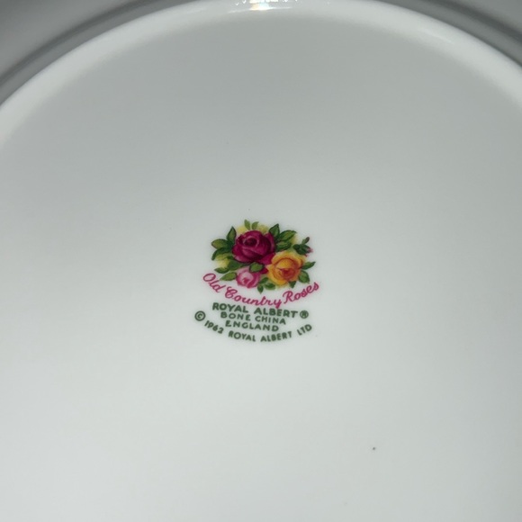 SALAD / DESERT PLATE OLD COUNTRY ROSES ROYAL ALBERT BONE CHINA ENGLAND 1962 VTG - Picture 7 of 9